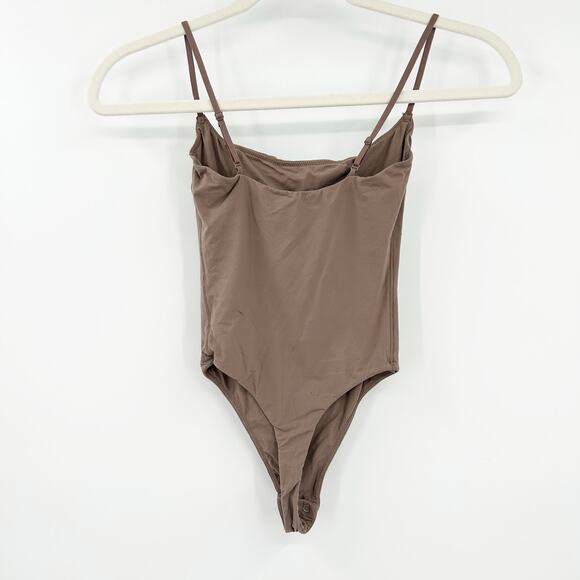 Skims Womens Fits Everybody Scoop Neck Thong Cami Bodysuit Size XXS/XS Brown - Picture 4 of 4